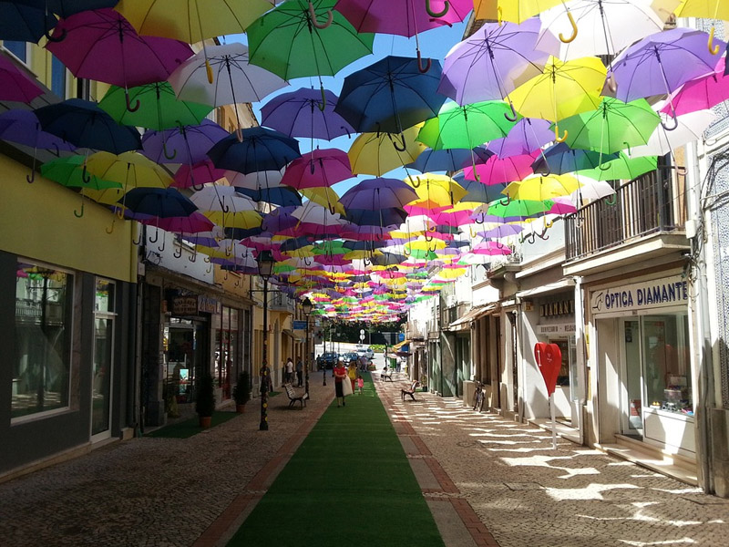 cidade portuguesa dos guardas-chuvas 